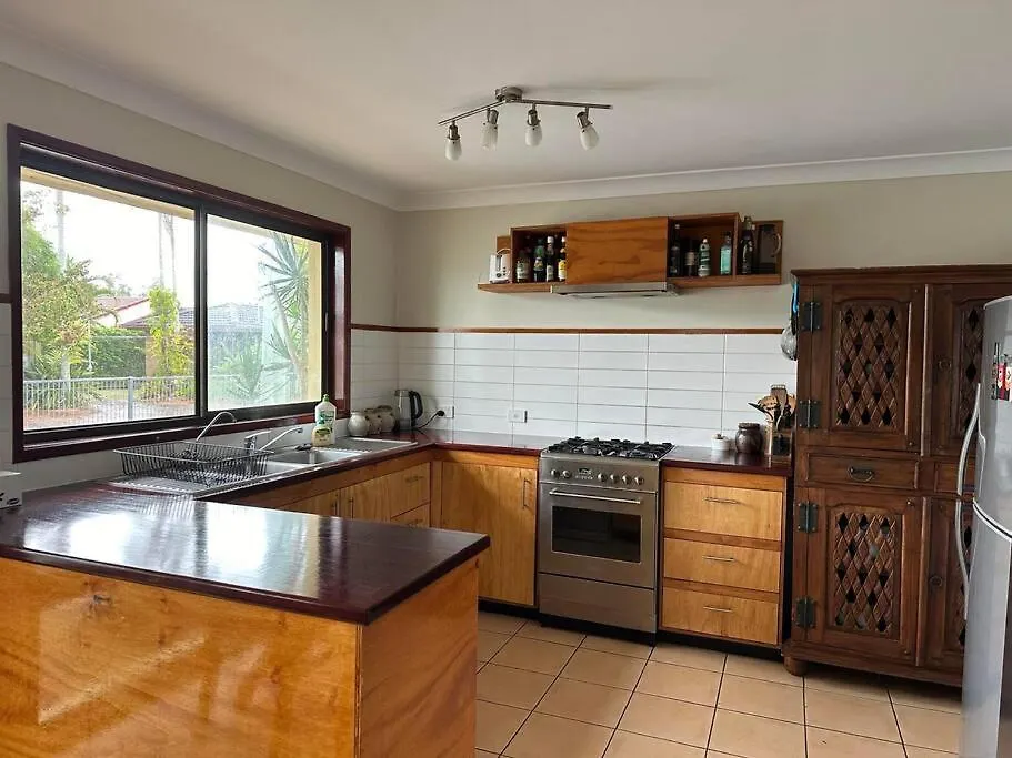 House And Van On The River Tweed Heads Holiday home